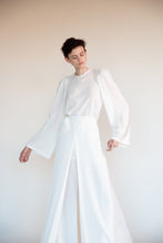 Load image into Gallery viewer, SILK DALIA TUNIC WITH PLEATED SLEEVES - CLASSICS