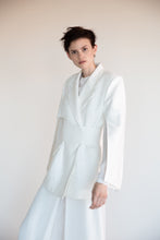 Load image into Gallery viewer, DOUBLE FACED LINEN TAILORED JACKET WITH CUT-OUT SLEEVES