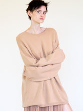 Load image into Gallery viewer, OVERSIZED CASHMERE CREWNECK SWEATER - CLASSICS